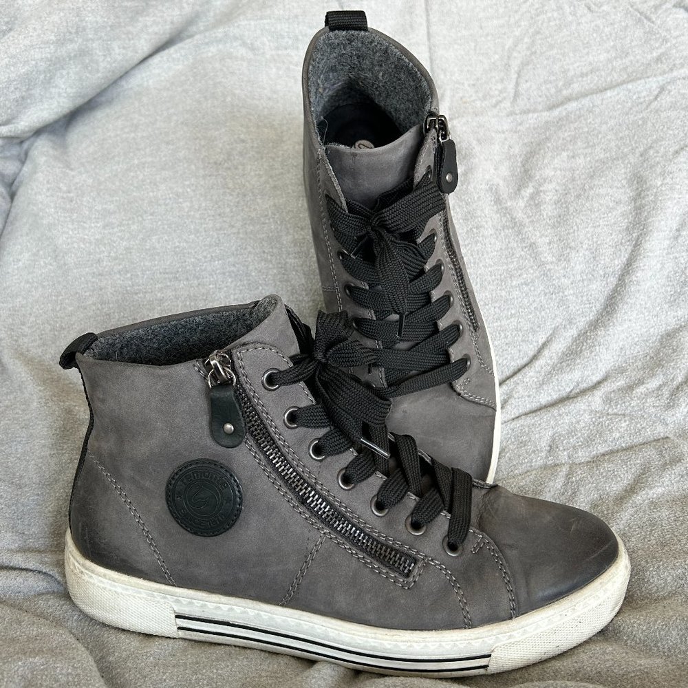 Remonte by Rieker zip-up boots